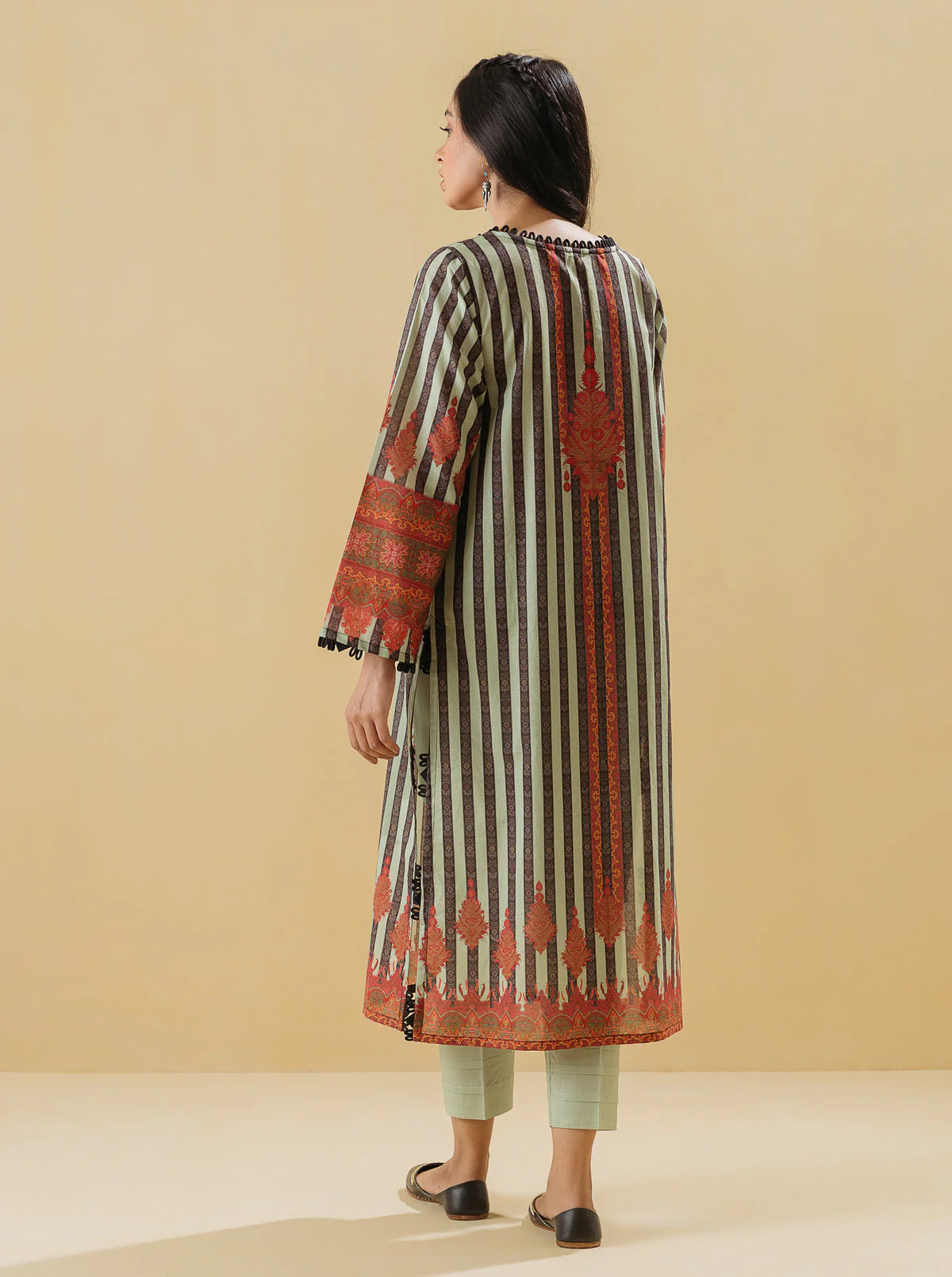 2 PIECE - PRINTED LAWN SUIT - URBAN CHIC - Image 4