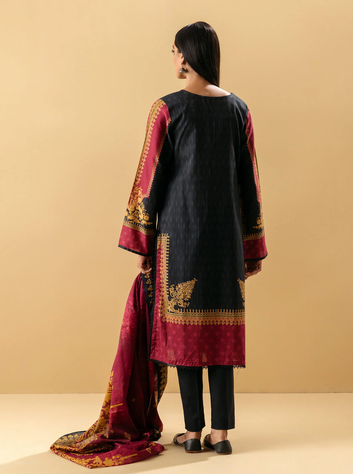 3 PIECE - EMBROIDERED LAWN SUIT - RAVEN GLOW - Image 5
