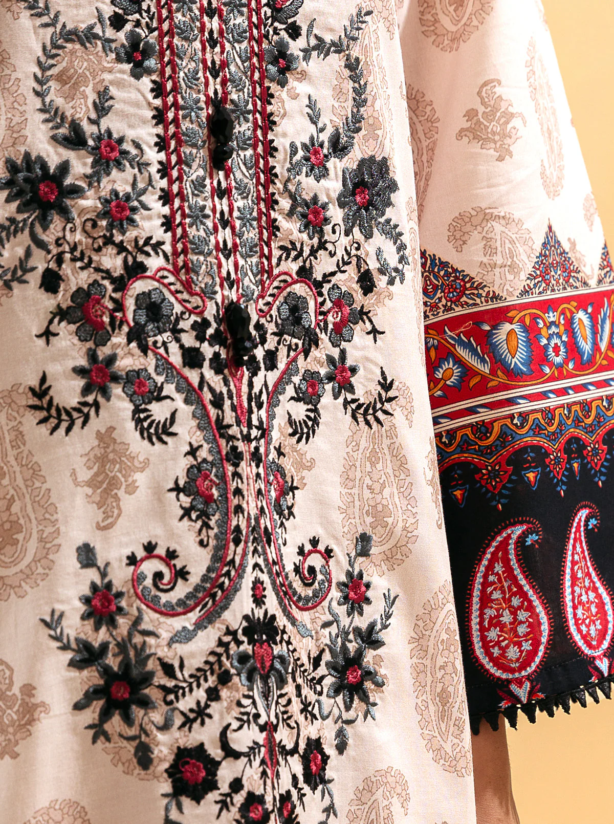 3 PIECE - EMBROIDERED LAWN SUIT - DIVINE GLEAM - Image 3