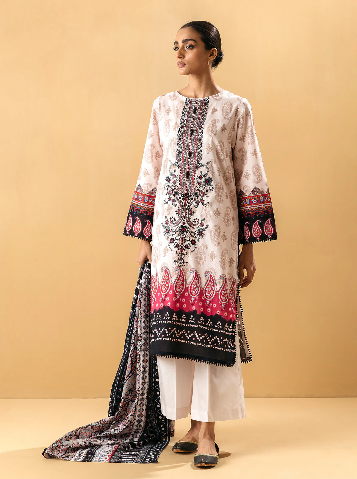 3 PIECE - EMBROIDERED LAWN SUIT - DIVINE GLEAM - Image 4