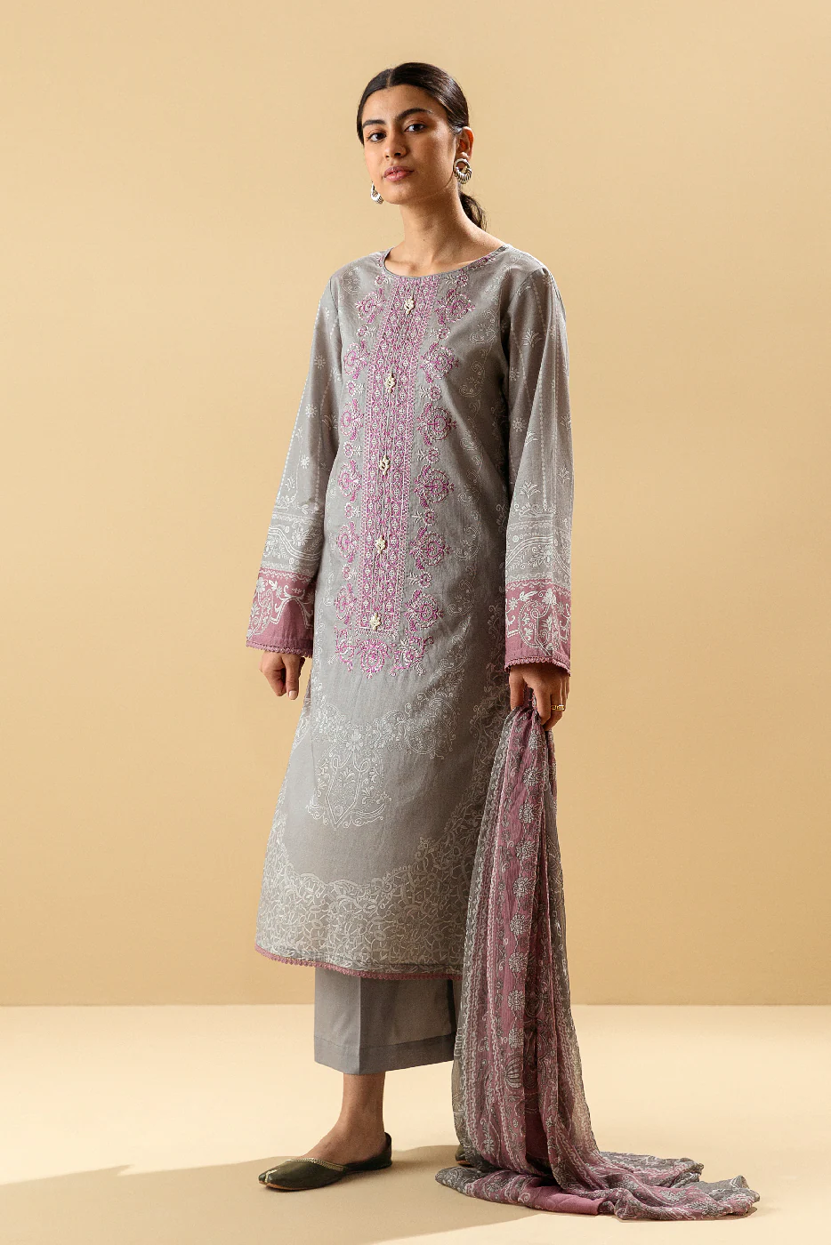 3 PIECE - EMBROIDERED LAWN SUIT - CLASSIC GREY - Image 4