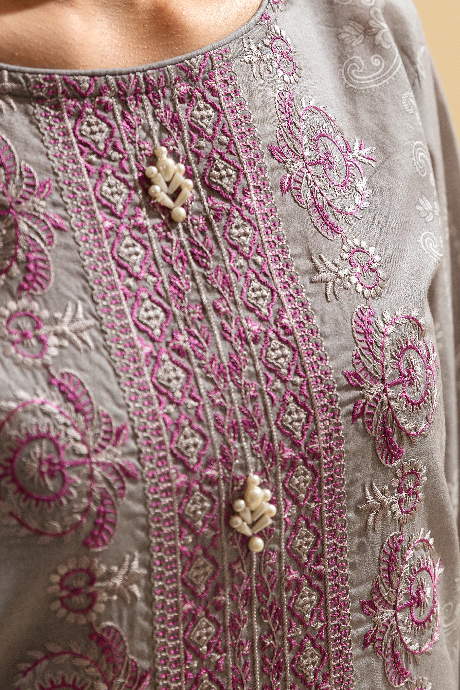 3 PIECE - EMBROIDERED LAWN SUIT - CLASSIC GREY - Image 5