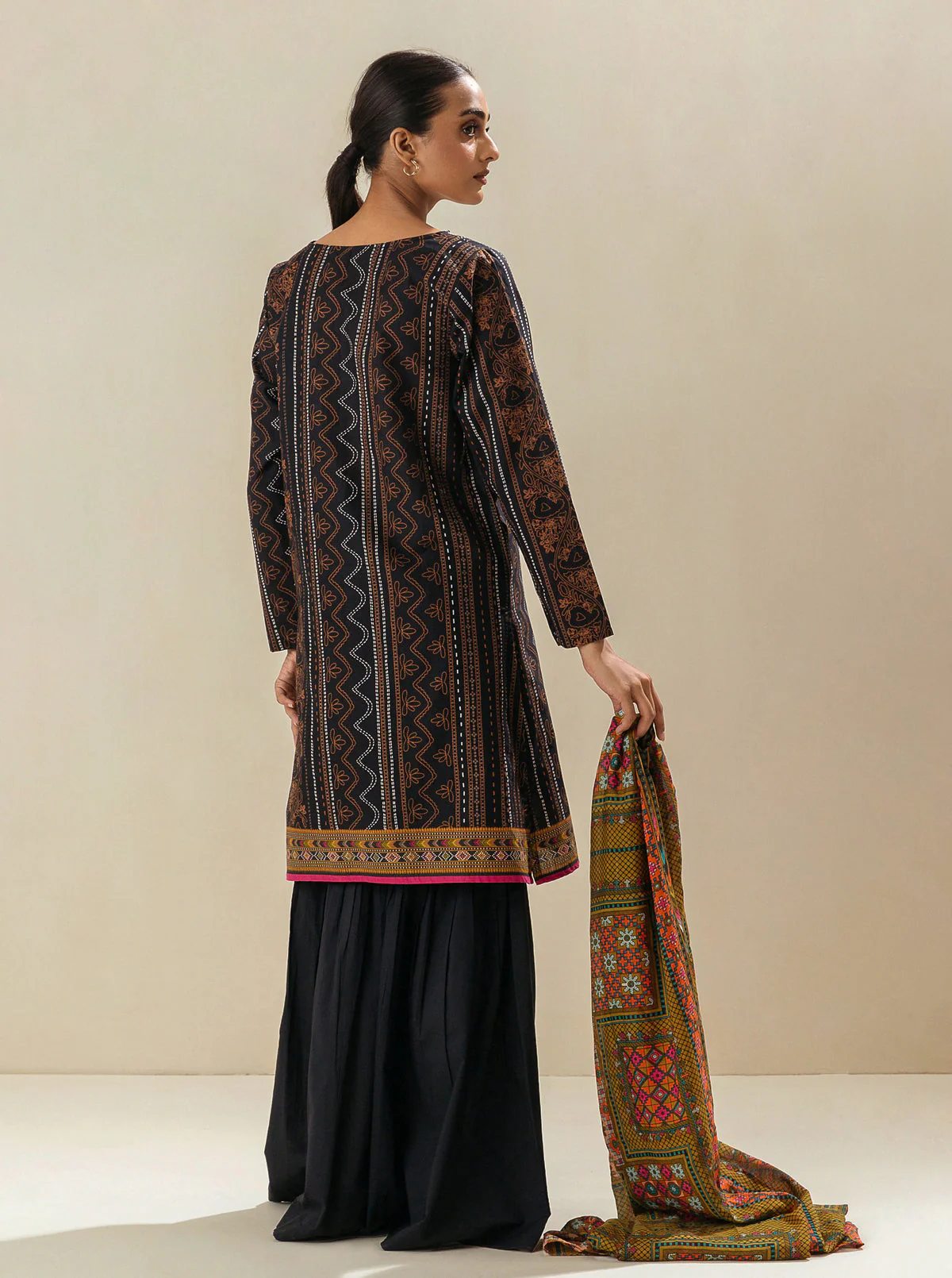 2 PIECE - EMBROIDERED LAWN SUIT - EBONY GRAND - Image 3