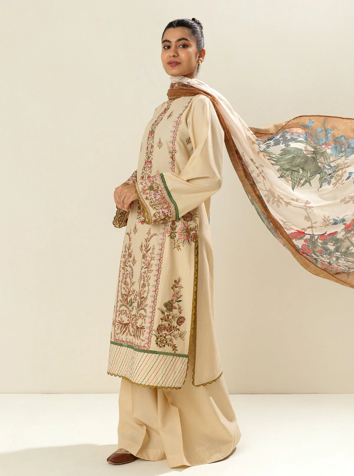 3 PIECE - EMBROIDERED LAWN SUIT - GRACE INCANTATION - Image 4