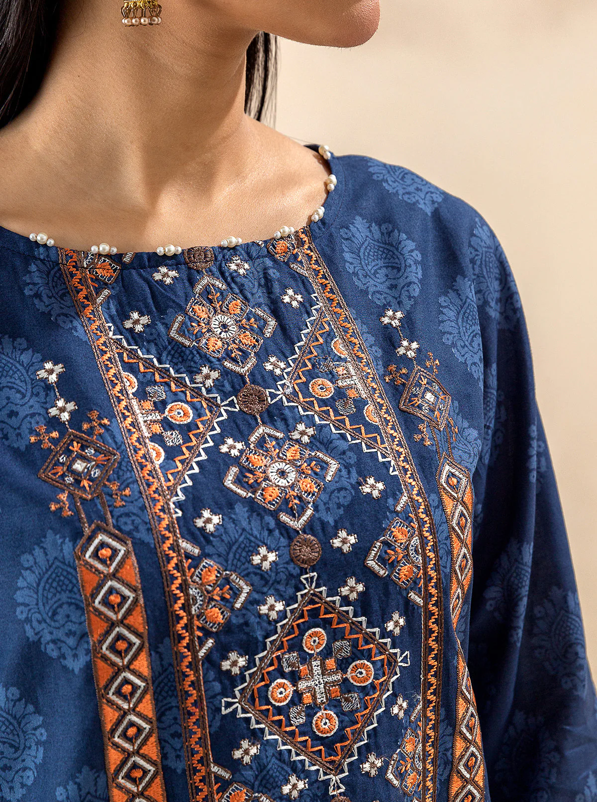 2 PIECE EMBROIDERED LAWN SUIT-METALIC SHIMMERS (UNSTITCHED) - Image 5