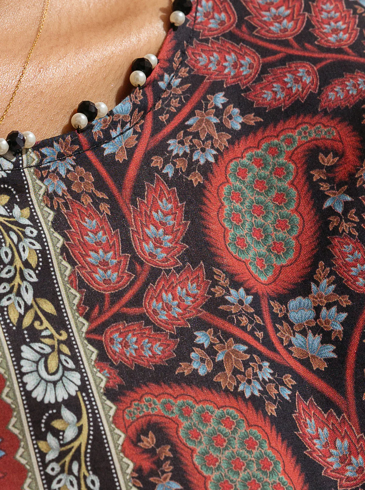 3 PIECE - PRINTED LAWN SUIT - EMBOLDENED PAISLEY - Image 4